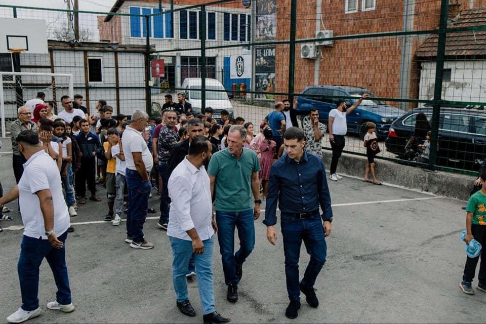 Drejtoria Komunale për Arsim në Fushë Kosovë mbështet komunitetet rom, ashkali dhe egjiptian me pajisje shkollore