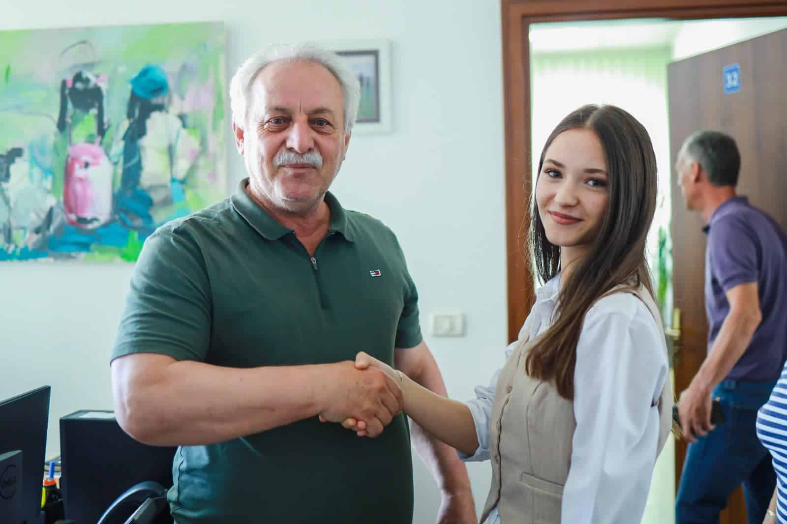 Në ditën e Rinisë – Altuna Hyseni kryetare një-ditore e komunës së Fushë Kosovës