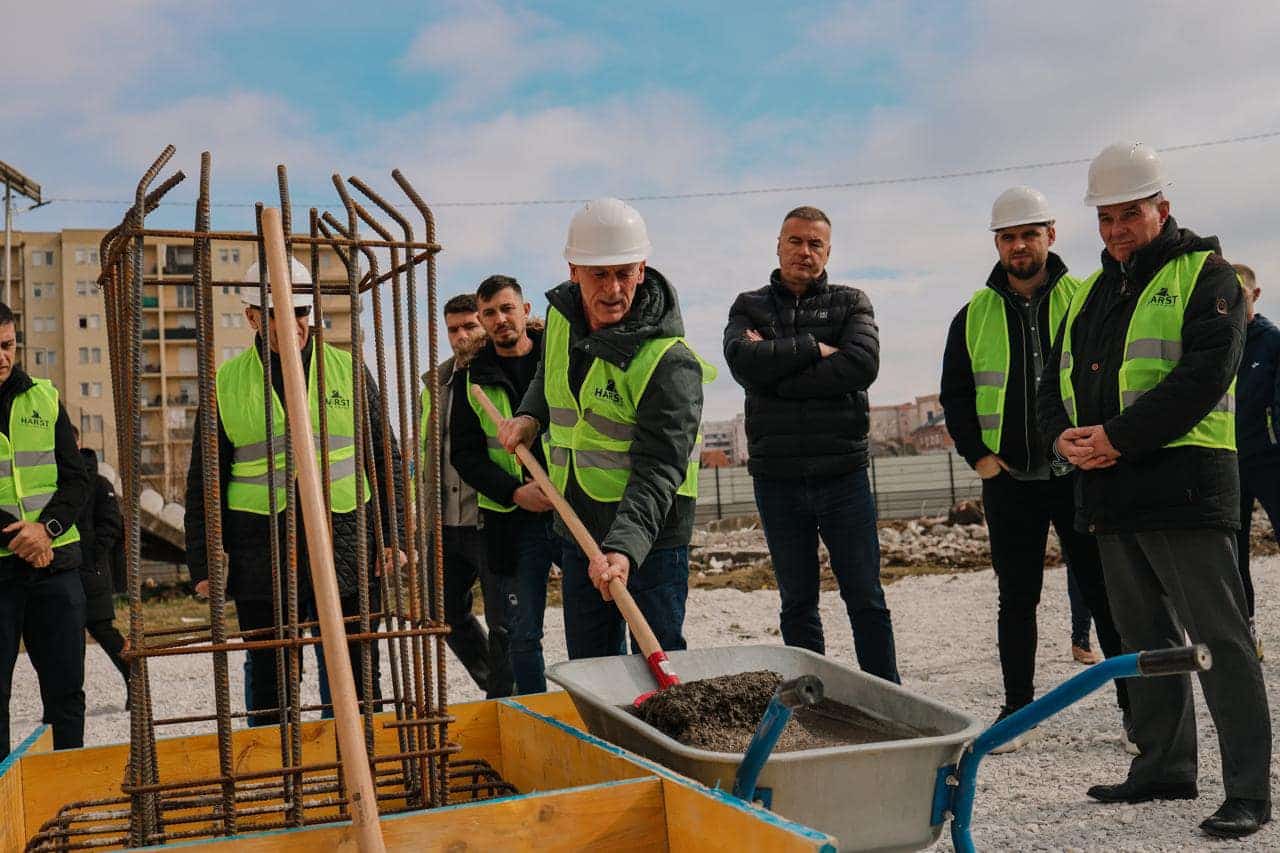 Fillon faza e rindërtimit të stadiumit të qytetit në Fushë Kosovë në vlerë rreth 2.9 milionë euro