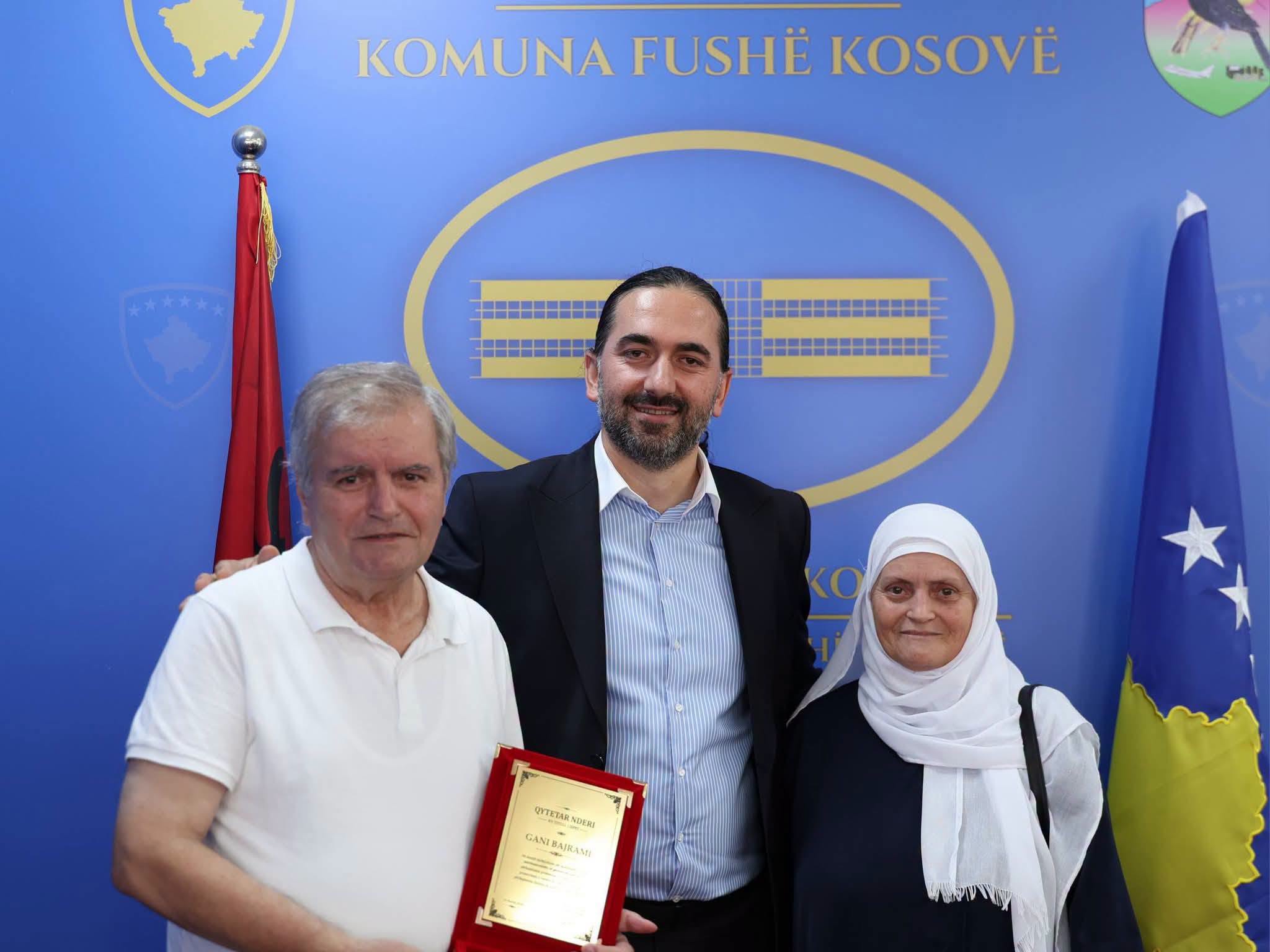Gani Bajrami nderohet me titullin “Qytetar Nderi” të Komunës së Fushë Kosovës